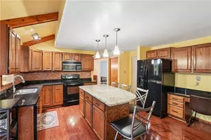 807 Hillcrest Cir, Pittsburgh, PA 15090 - Photo 3