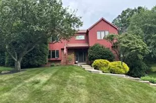 807 Hillcrest Cir, Pittsburgh, PA 15090 - Photo 1