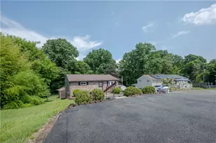 327 Beech Rd, Pittsburgh, PA 15239 - Photo 5