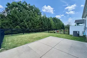 2046 Croghan Dr, Collier Township, PA 15106 - Photo 23