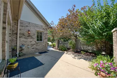 905 Cherry Hill Dr, Collier Township, PA 15142 - Photo 9