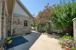 905 Cherry Hill Dr, Collier Township, PA 15142 - Photo 9