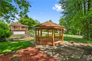 3210 Thornwood Dr, Bethel Park, PA 15102 - Photo 23