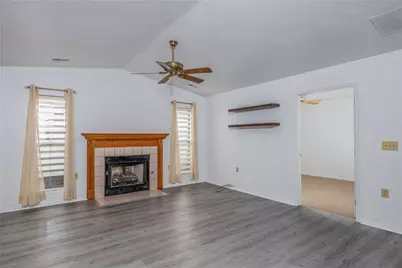 302 Brookstone Ct, Center Township, PA 16001 - Photo 5