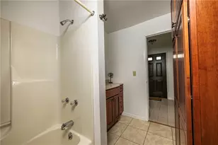 302 Brookstone Ct, Center Township, PA 16001 - Photo 25
