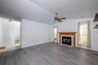 302 Brookstone Ct, Center Township, PA 16001 - Photo 7