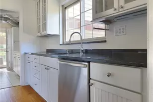 633 Crystal Dr, Pittsburgh, PA 15228 - Photo 11