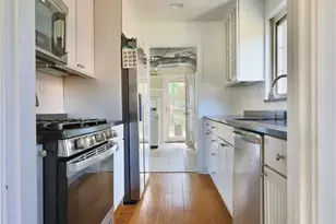 633 Crystal Dr, Pittsburgh, PA 15228 - Photo 9