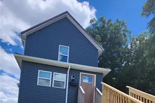 517 Hamilton Ave, Farrell, PA 16121 - Photo 1