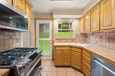 524 Brinwood Ave, Pittsburgh, PA 15227 - Photo 9