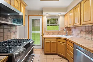 524 Brinwood Ave, Pittsburgh, PA 15227 - Photo 9