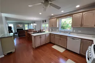 148 S Duane Dr, Pittsburgh, PA 15239 - Photo 9