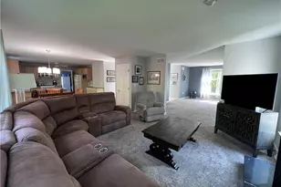 148 S Duane Dr, Pittsburgh, PA 15239 - Photo 13