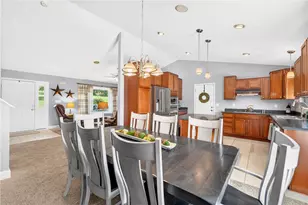 725 Vernon Dr, Rostraver, PA 15012 - Photo 9