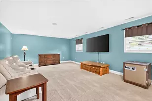 725 Vernon Dr, Rostraver, PA 15012 - Photo 17