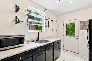 420 Edgemont St, Pittsburgh, PA 15211 - Photo 9