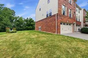805 Pointe View Dr, Adams Township, PA 16046 - Photo 3