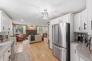 1318 Plantation Dr, Bethel Park, PA 15102 - Photo 17