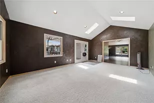 422 Primrose Dr, Unity Township, PA 15601 - Photo 9