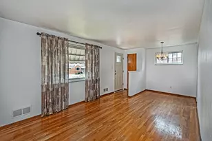 638 Elaine Dr, Pittsburgh, PA 15236 - Photo 3