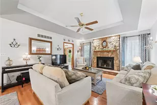 1074 Redoak Dr, Penn Twp, PA 15636 - Photo 5