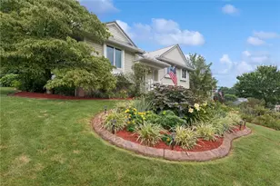 1074 Redoak Dr, Penn Twp, PA 15636 - Photo 3