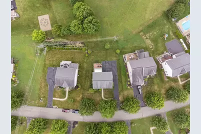 1023 Mayfair Dr, Cecil, PA 15317 - Photo 37