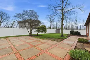 1013 El Rancho Dr, Green Tree, PA 15220 - Photo 31