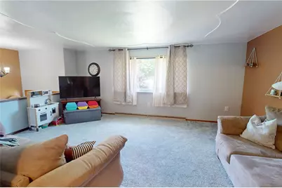 121 Covewood Dr, Center Township, PA 16001 - Photo 5