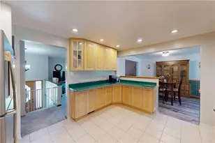 121 Covewood Dr, Center Township, PA 16001 - Photo 9