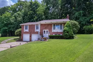 201 Falcon Ridge Dr, New Kensington, PA 15068 - Photo 3