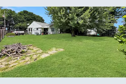 1219 Connecticut St, Hopewell Township, PA 15001 - Photo 5