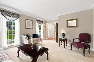 1033 Robinwood Dr, South Park, PA 15129 - Photo 7