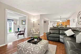 1033 Robinwood Dr, South Park, PA 15129 - Photo 9