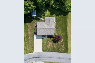 3139 New Hampshire Dr, Lower Burrell, PA 15068 - Photo 9