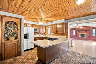 5624 Tracy Dr, Bethel Park, PA 15236 - Photo 9