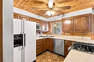 5624 Tracy Dr, Bethel Park, PA 15236 - Photo 5