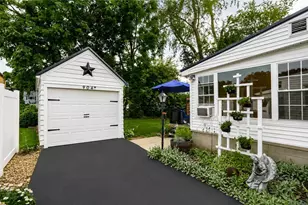 904 Plymouth Ln, Ellwood City, PA 16117 - Photo 3