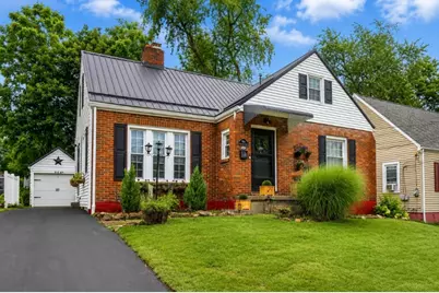 904 Plymouth Ln, Ellwood City, PA 16117 - Photo 1