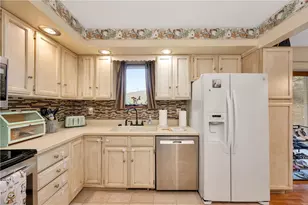 120 Lyn Dale Dr, Center Township, PA 16001 - Photo 3