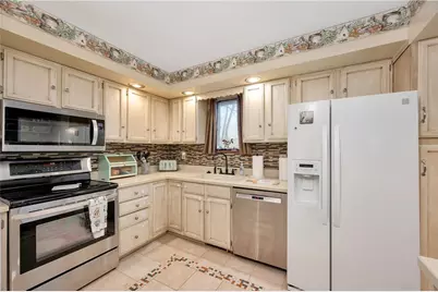 120 Lyn Dale Dr., Center Township, PA 16001 - Photo 5