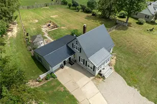 492 Mapletown Rd, Carmichaels-Cumberland, PA 15334 - Photo 9