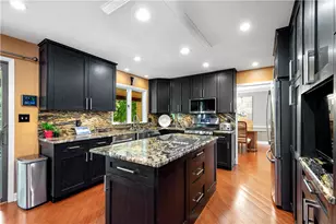 717 Stonegate Dr, Collier Township, PA 15071 - Photo 9