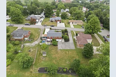110 Crest Dr, Center Township, PA 15061 - Photo 23