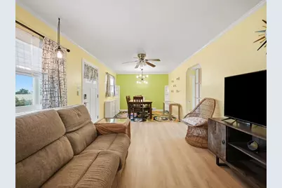 110 Crest Dr, Center Township, PA 15061 - Photo 5