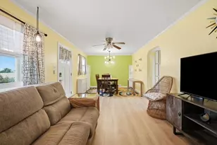 110 Crest Dr, Center Township, PA 15061 - Photo 5