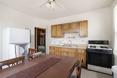 208 W New Castle St, Zelienople, PA 16063 - Photo 23