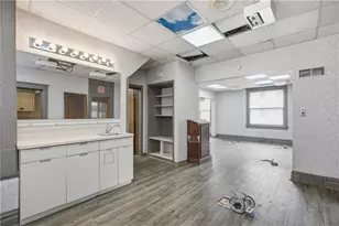 208 W New Castle St, Zelienople, PA 16063 - Photo 15