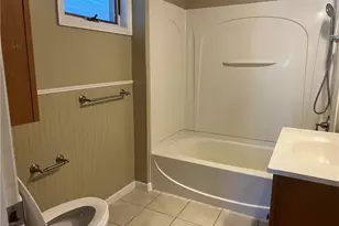 121 Hamilton Ave, Vandergrift, PA 15690 - Photo 9