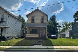 922 Emerson Ave, Farrell, PA 16121 - Photo 1
